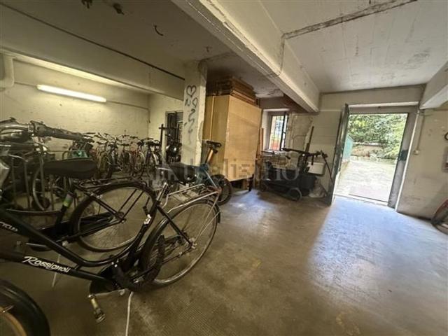 Locale in vendita di 40 m² in Via Giovanni da Procida