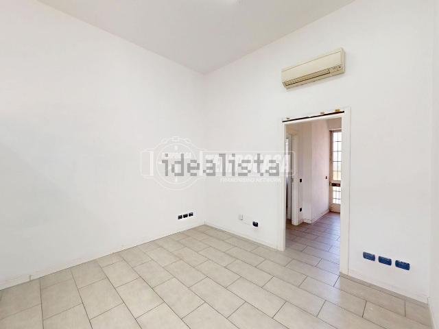 Locale in vendita di 40 m² in Via Giovanni Frova, 100