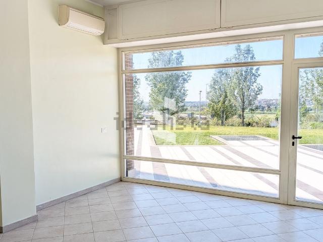 Locale in vendita di 40 m² in Via Giovanni Sinchetto