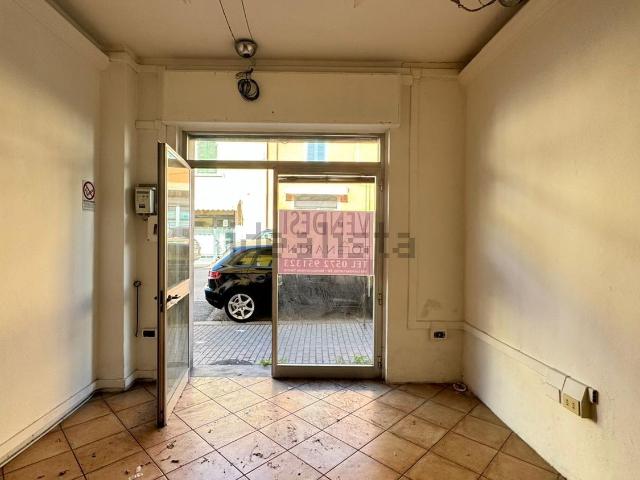 Locale in vendita di 40 m² in Via Giacomo Matteotti, 128