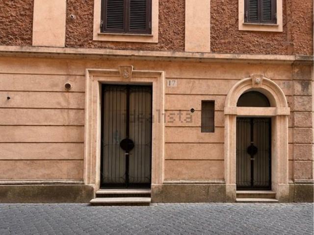 Locale in vendita di 40 m² in Via Giulia, 96