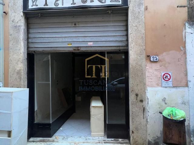 Locale in vendita di 40 m² in Via Giuseppe Garibaldi, 53034