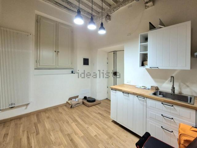 Locale in vendita di 40 m² in Via Guinigi, 55100