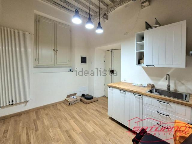 Locale in vendita di 40 m² in Via Guinigi