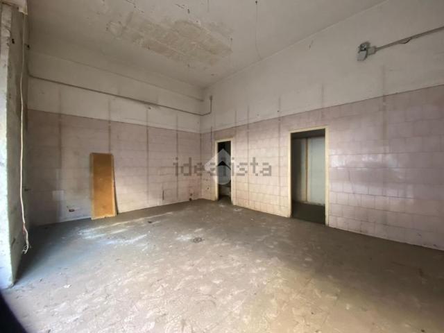 Locale in vendita di 40 m² in Via Luigi Chiarelli, 39