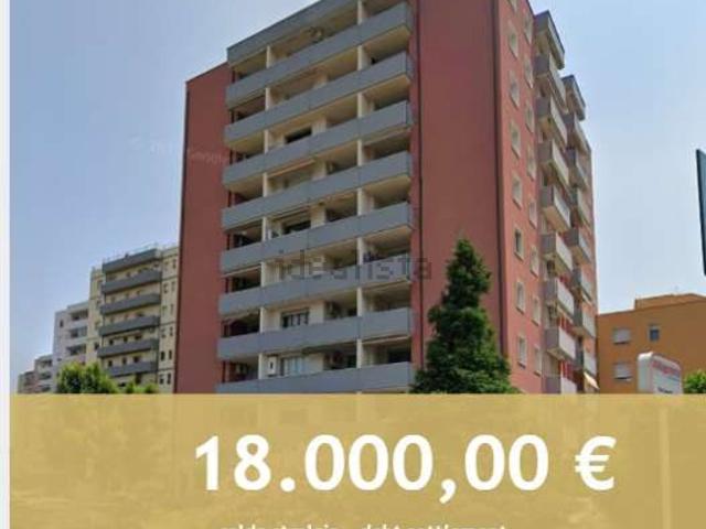 Locale in vendita di 40 m² in Via Montorio