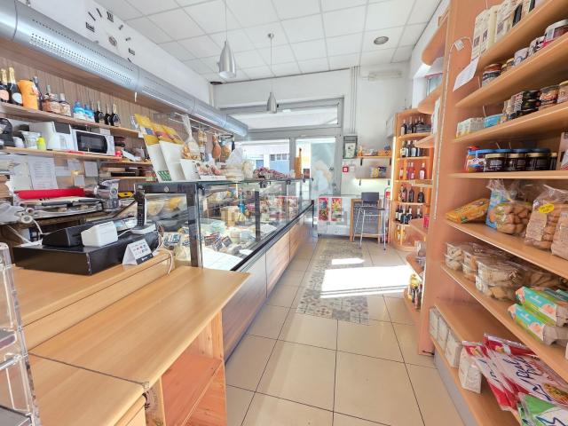 Locale in vendita di 40 m² in Via Nino Sansone