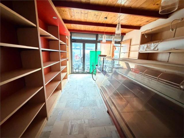 Locale in vendita di 40 m² in Via Ortigara, 20