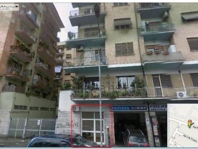 Locale in vendita di 40 m² in Via Papiria