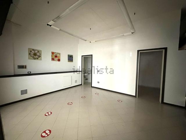 Locale in vendita di 40 m² in Via Pietro Nenni, 6