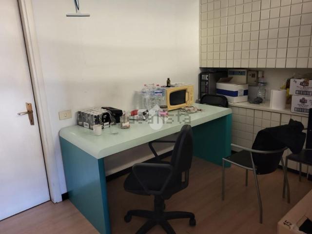 Locale in vendita di 40 m² in Via Provinciale, 23
