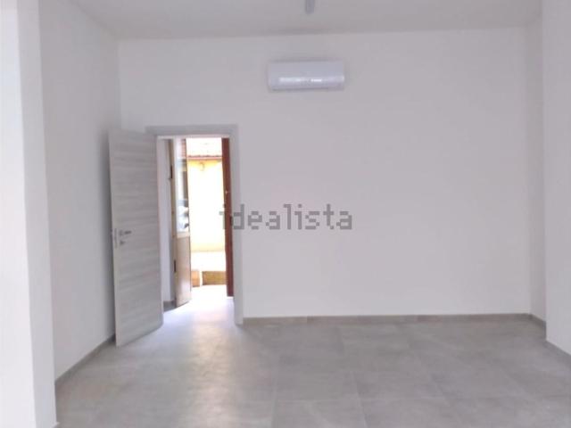 Locale in vendita di 40 m² in Via Reginaldo Giuliani, 86
