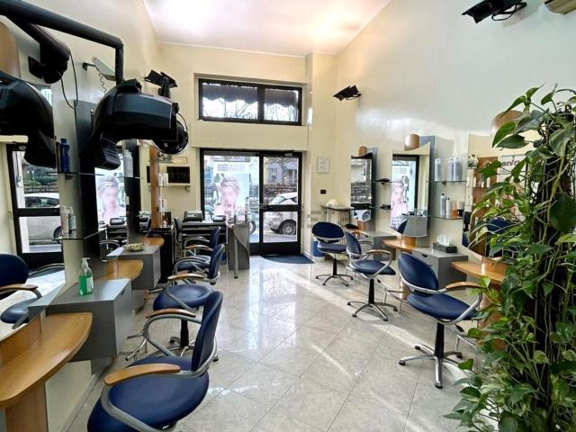Locale in vendita di 40 m² in Via Roncaglia