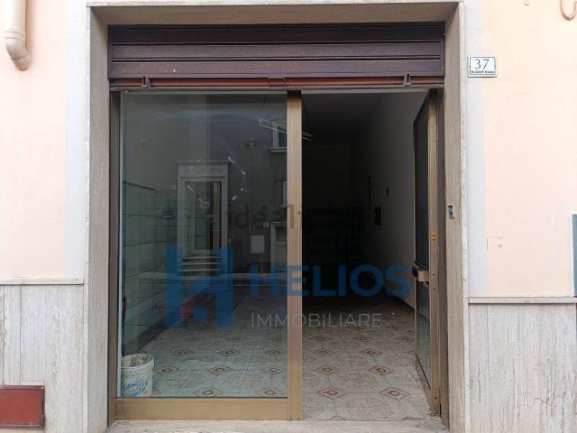 Locale in vendita di 40 m² in Via Santa Maria di Leuca, 37
