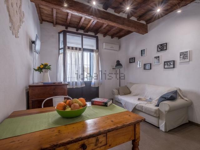 Locale in vendita di 40 m² in Via Santa Monaca