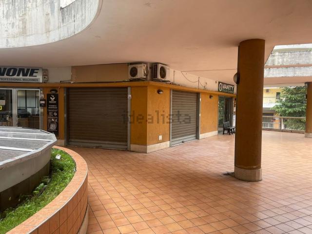 Locale in vendita di 40 m² in Via Santina Campana