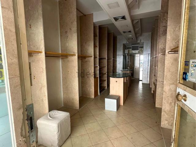 Locale in vendita di 40 m² in Via Statilio Ottato, 12