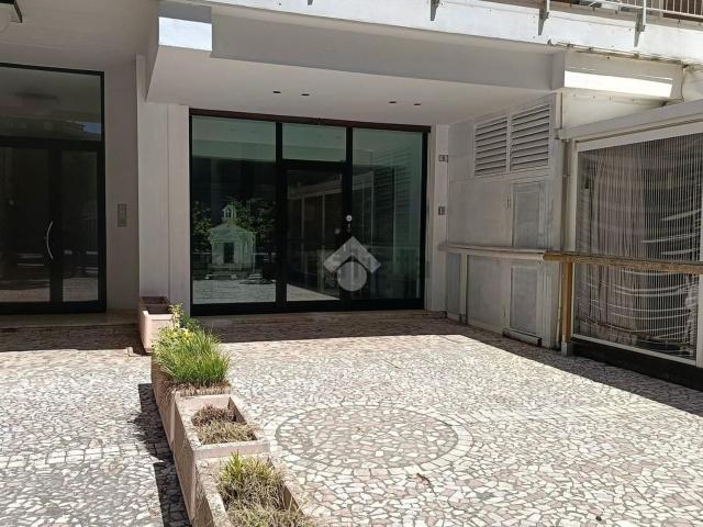 Locale in vendita di 40 m² in Viale Romagna, 1