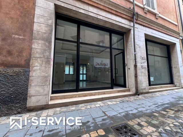 Locale in vendita di 40 m² in Corso Giovanni XXIII, 4