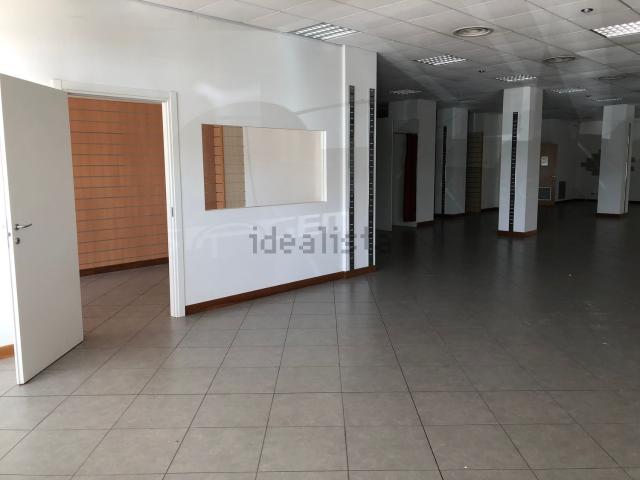 Locale in vendita di 410 m²