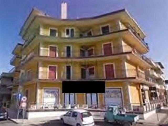 Locale in vendita di 410 m² in Via 1° Maggio, 32