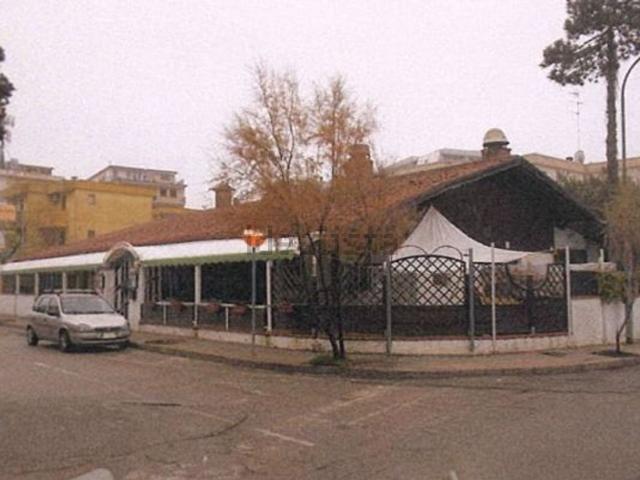 Locale in vendita di 411 m² in Via Monte Penegal