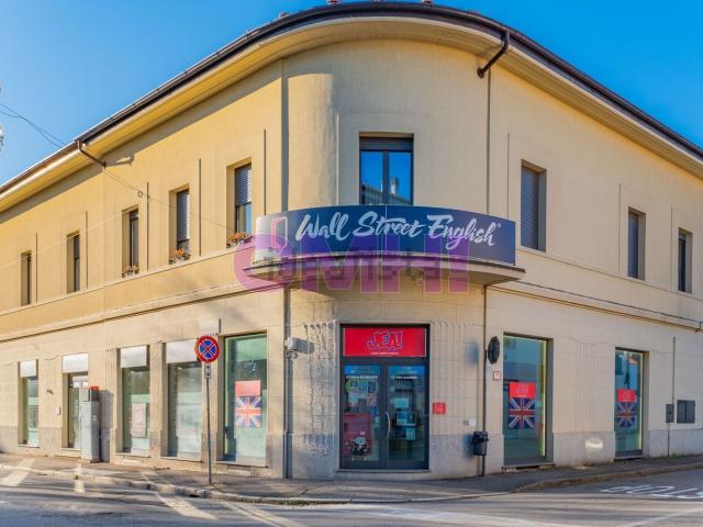 Locale in vendita di 411 m² in Via Vespri Siciliani, 1