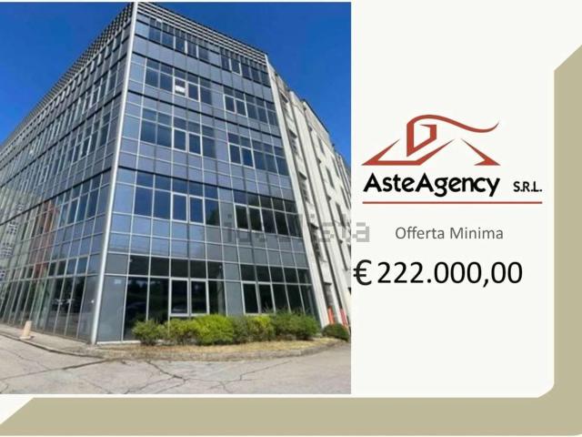 Locale in vendita di 414 m² in Via Vecchia Ferriera, 4