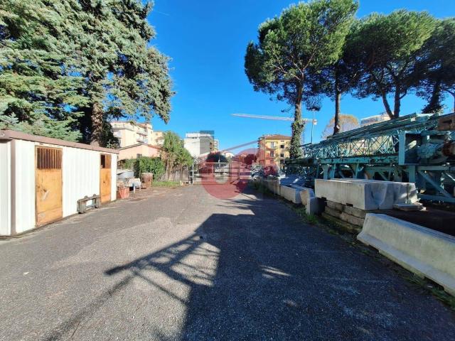 Locale in vendita di 415 m² in Via Marco da Benevento