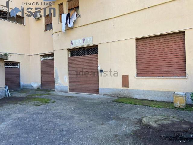 Locale in vendita di 415 m² in Piazza Bonaventura Zumbini