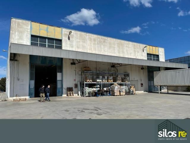 Locale in vendita di 4162 m²