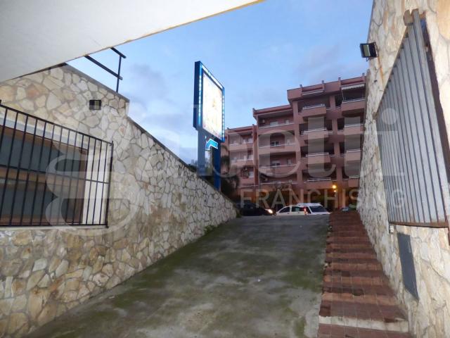 Locale in vendita di 416 m² in Via Dante Alighieri, 79