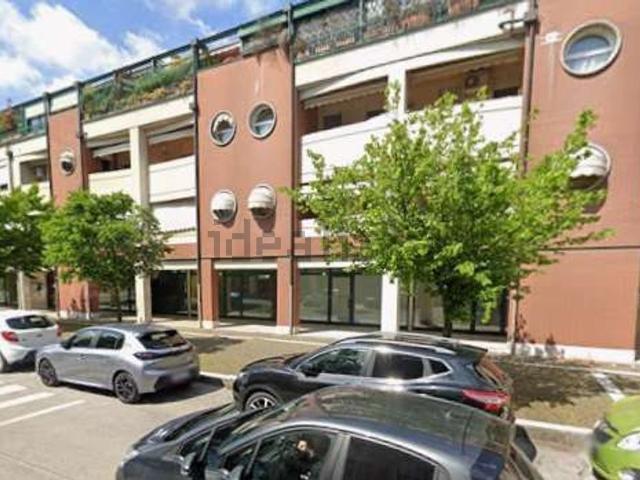 Locale in vendita di 416 m² in Viale Alcide De Gasperi, 10