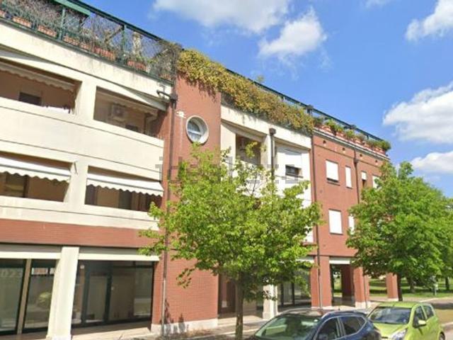 Locale in vendita di 416 m² in Viale Alcide De Gasperi, 10
