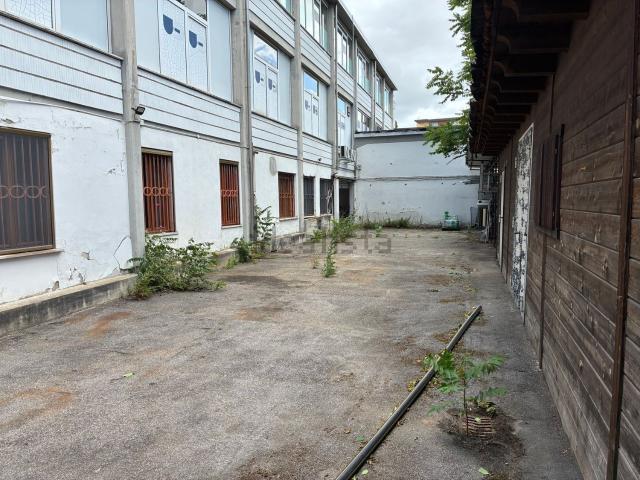Locale in vendita di 417 m² in Via Baccio da Montelupo, 156