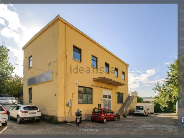 Locale in vendita di 418 m² in Via Flavia, 21