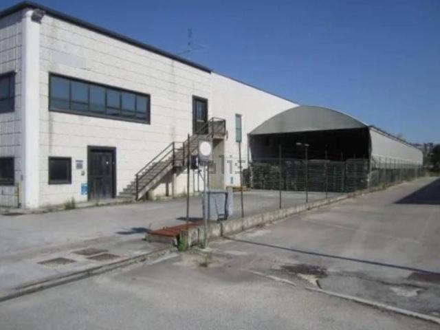 Locale in vendita di 4190 m² in Via del Lavoro, 6