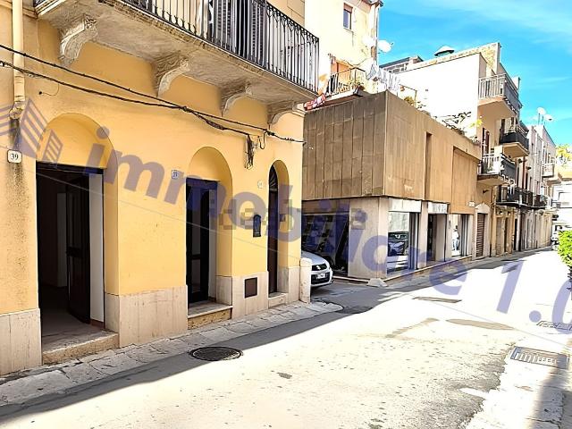 Locale in vendita di 41 m² in Via Tenente Vito Manno, 35
