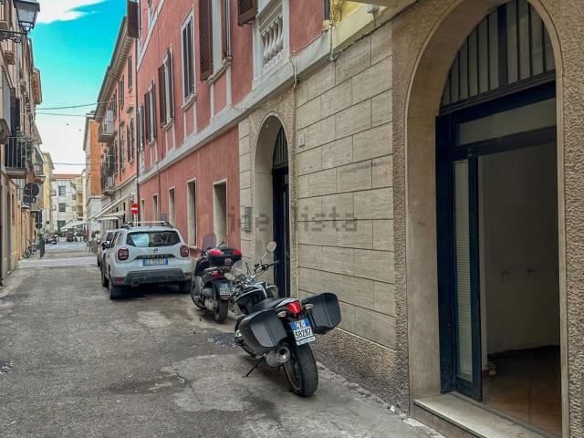 Locale in vendita di 41 m² in Via Filippi Pepe, 19