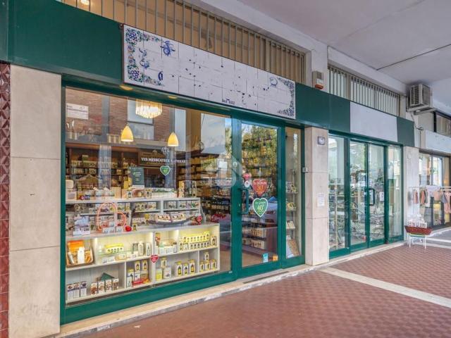 Locale in vendita di 41 m² in Via Ives Bertoni, 1