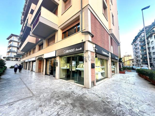 Locale in vendita di 37 m² in Via Maragliano, 43
