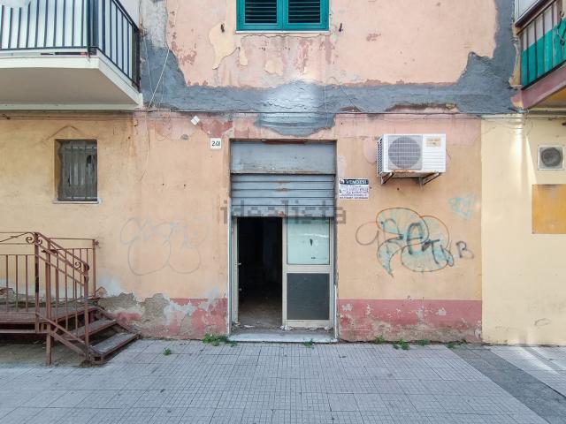 Locale in vendita di 41 m² in Via Siracusa, 241