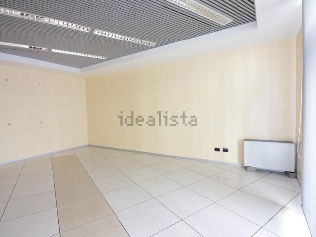 Locale in vendita di 41 m² in Viale delle Rimembranze di Lambrate, 2