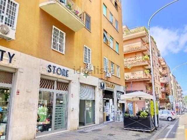 Locale in vendita di 41 m² in Viale Jonio, 341
