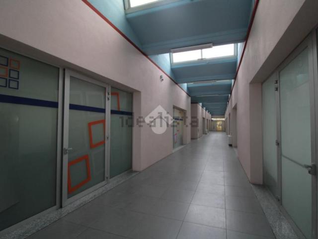 Locale in vendita di 420 m² in Via Milano