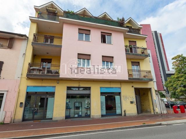 Locale in vendita di 420 m² in Via Milano, 99