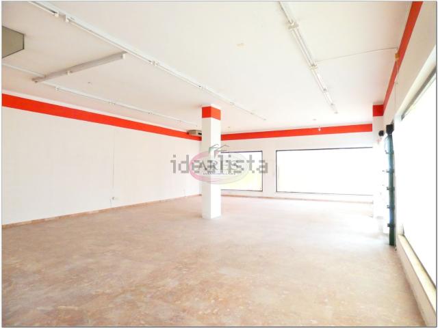 Locale in vendita di 420 m² in Via roma