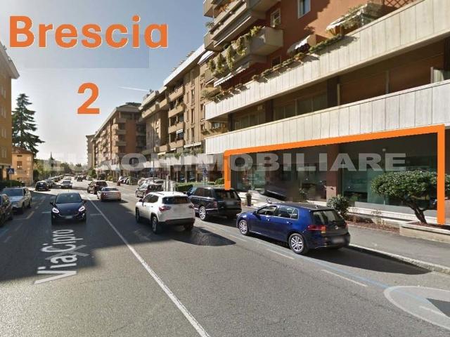 Locale in vendita di 422 m² in Via Cipro, 68