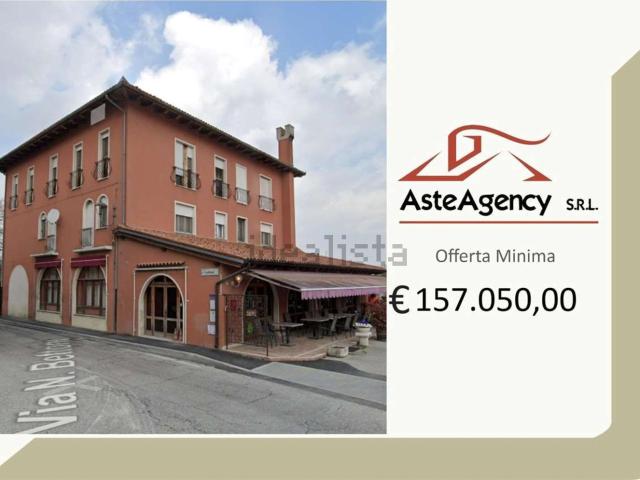 Locale in vendita di 423 m² in Via N. Bettoni, 2