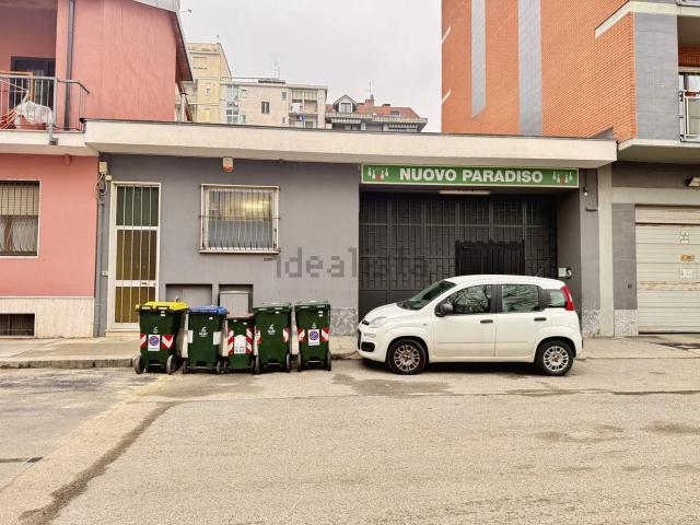 Locale in vendita di 424 m² in Via Vittorio Asinari di Bernezzo, 119